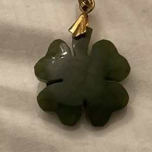 NWOT Carved Green JADE FOUR-LEAF CLOVER PENDANT; 1” Made in Taiwan